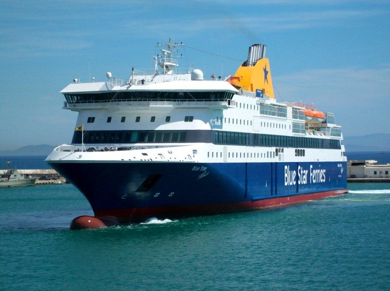 Προσάραξε στη είσοδο του λιμανιού της Ιου το Blue Star Patmos!Νύχτα ταλαιπωρία για επιβάτες και πλήρωμα